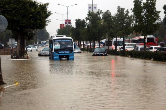 Mersin'de kuvvetli yağış